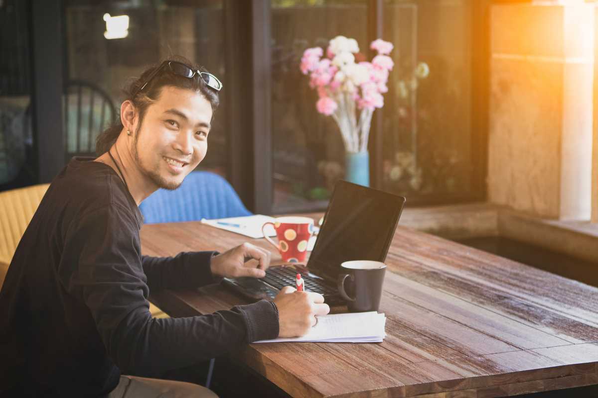 Turning Freelance Gigs Into a Full-Time Career